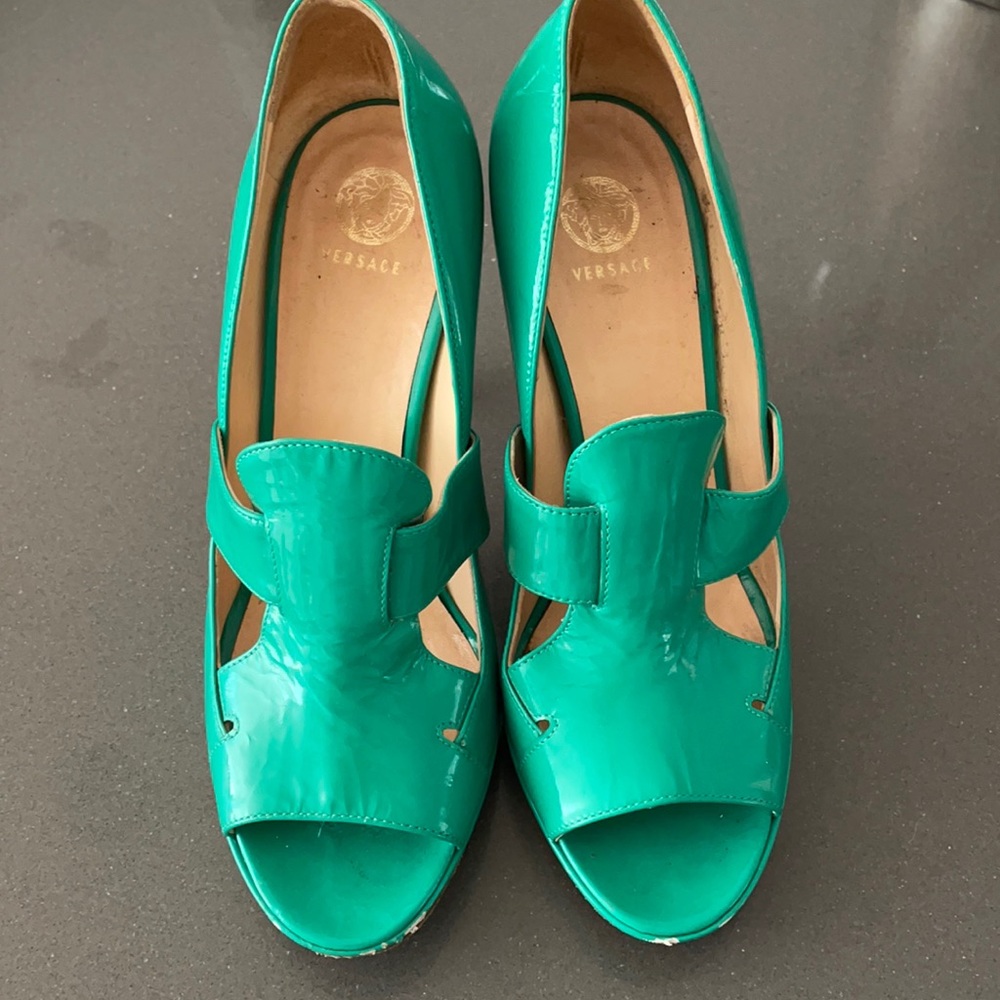 GEEEN VERSACE PUMPS 36.5